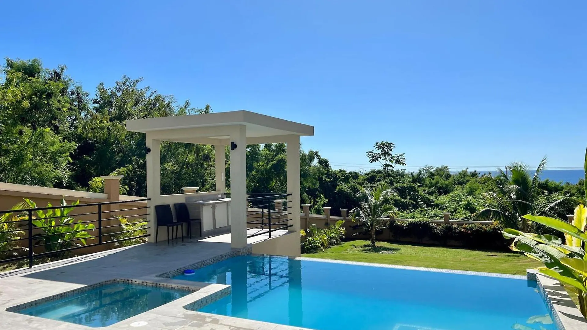 The Indianna Luxury Pool & Spa Уайтхаус